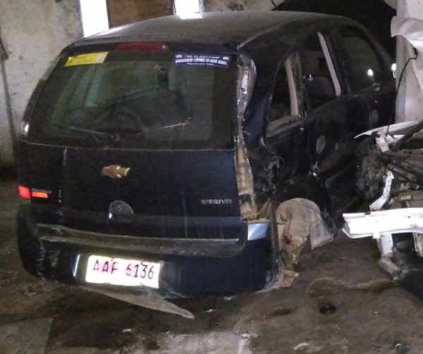 wrecked 2010 Chevy Meriva