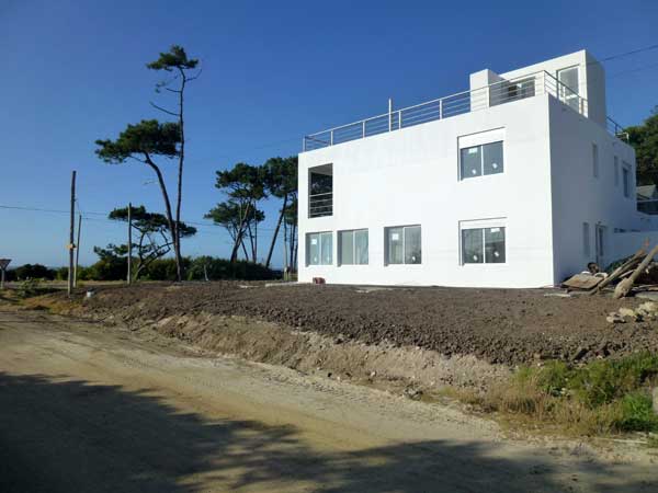 Slow construction finally finished in Atlántida, Uruguay