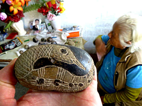 Irma Gutierrez de Aparcana, creator of Ika stones
