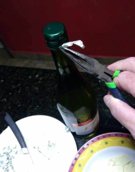 Stagnari Chardonnay - pliers required to remove top