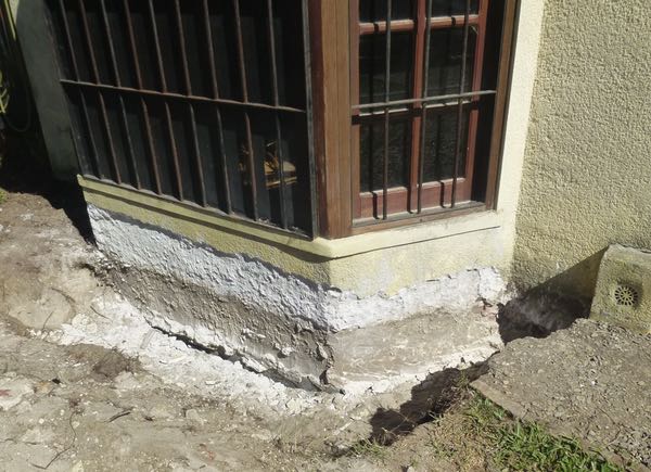 exposed bay window foundation