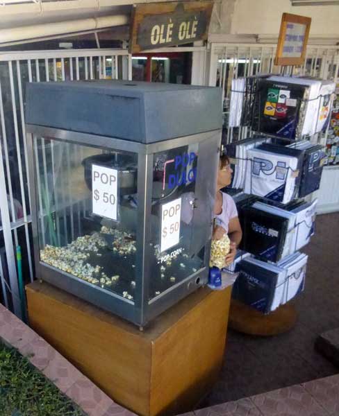 Popcorn ("pop") vendor, hilltop in Piriápolis, Uruguay